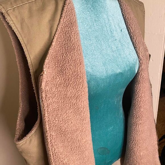 Woolrich Men's Cream and Tan vest - Picture 5 of 7